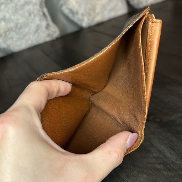 Louis Vuitton Bifold Mens Wallet - Picture 8 of 11